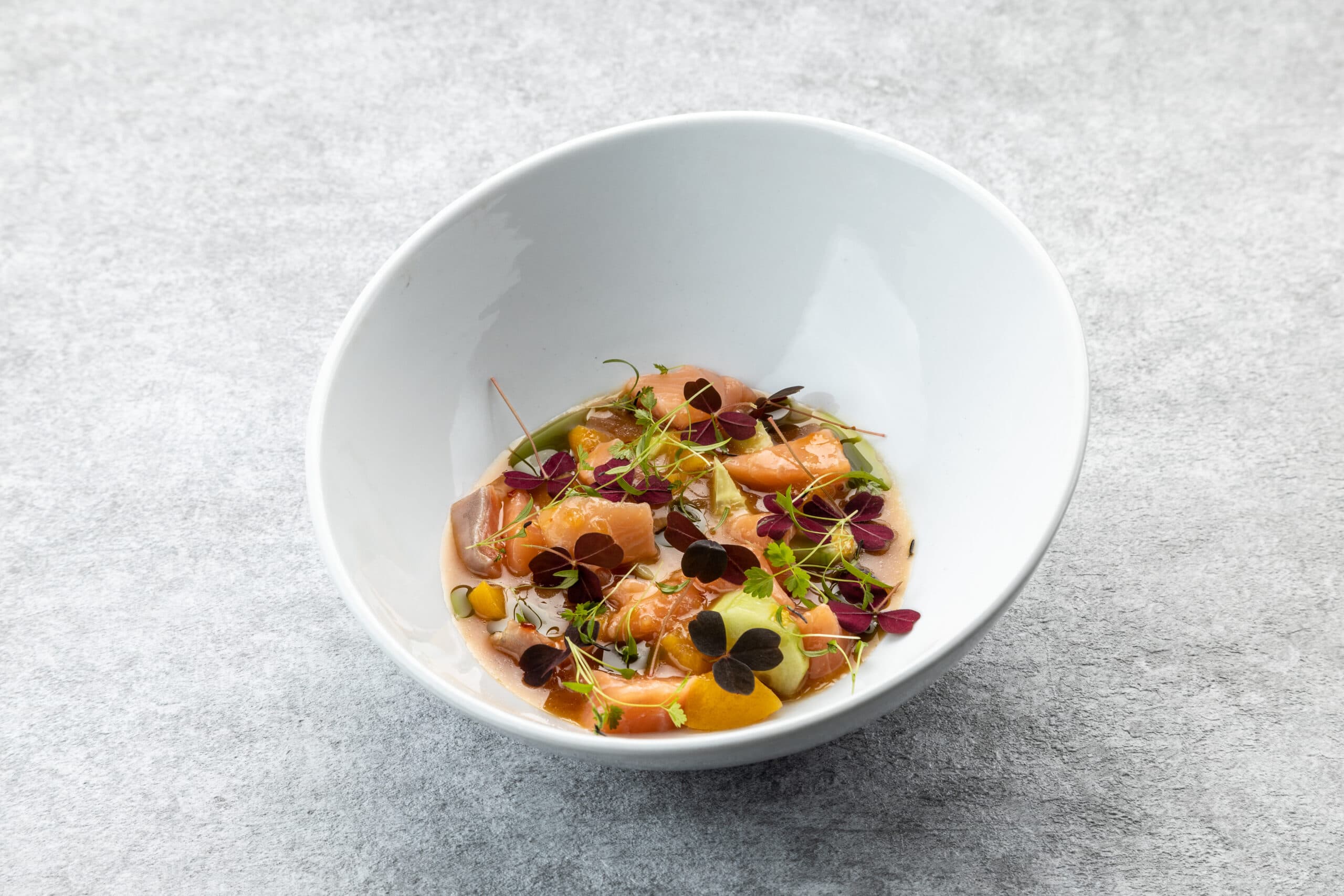 Севиче лосось-персик-огурец