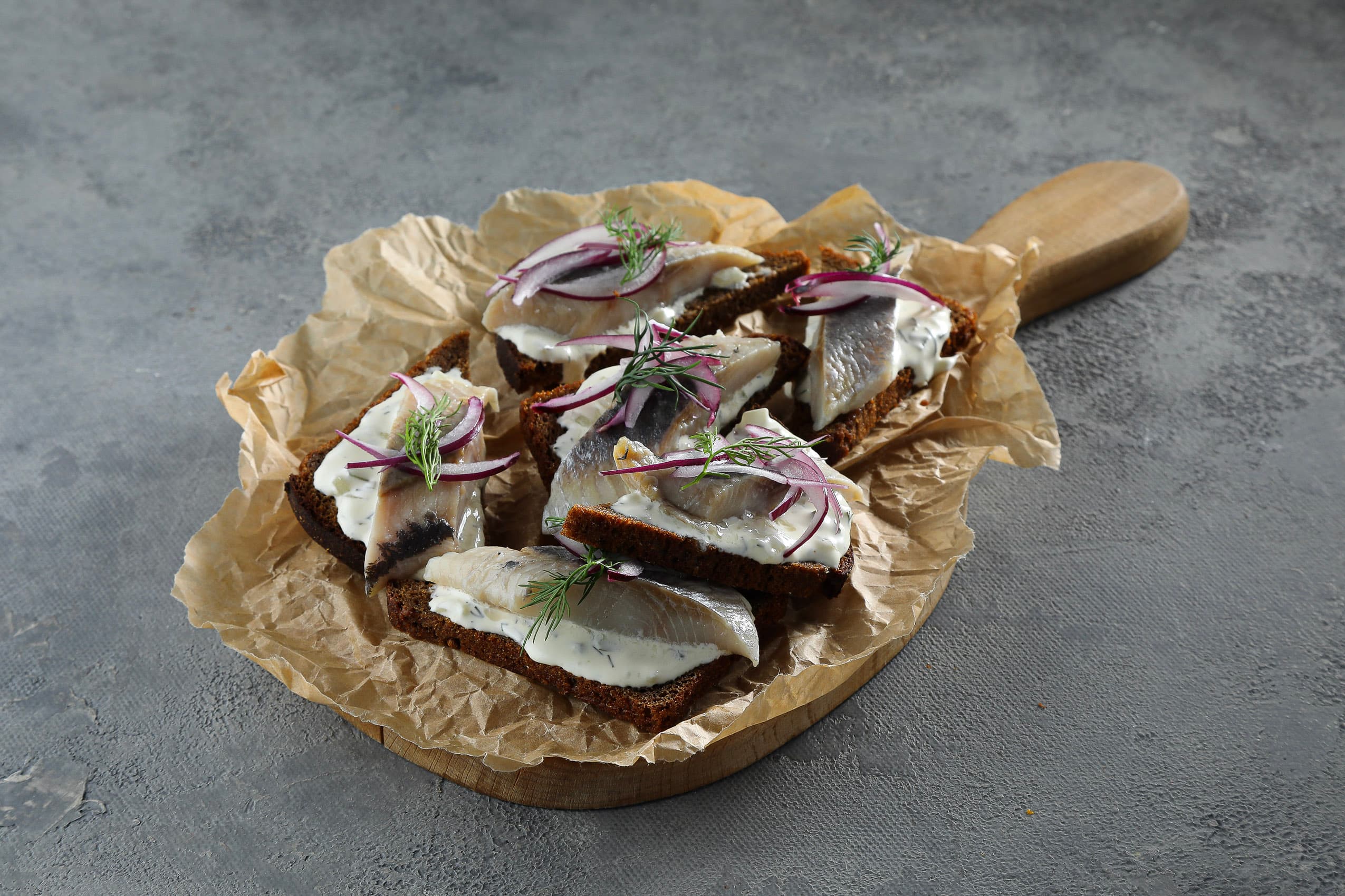 Сельдь на бородинском хлебе